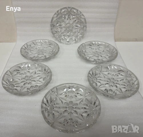 Десертни чинии от оловно стъкло с релефни цветя на дъното-6 бр.