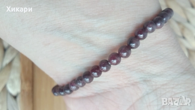 Масивни дървени гривни / Гривна от естествен гранат , снимка 18 - Гривни - 48376432