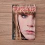 Trafficked - Sophie Hayes - английска, снимка 1 - Други - 41795721