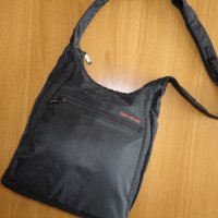 Hedgren/дамска голяма спортна чанта, снимка 1 - Чанти - 40436018