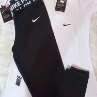 Дамски екипи Nike, снимка 1 - Спортни екипи - 44667155