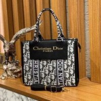 Дамска чанта Christian Dior , снимка 1 - Чанти - 42470643