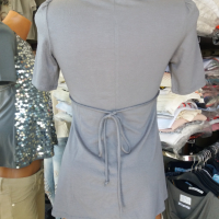Сива блузка трико със сребристи пайети - ХС размер , снимка 2 - Тениски - 36355496