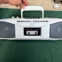 Продавам радио касетофон sony, снимка 1 - Ресийвъри, усилватели, смесителни пултове - 42057867