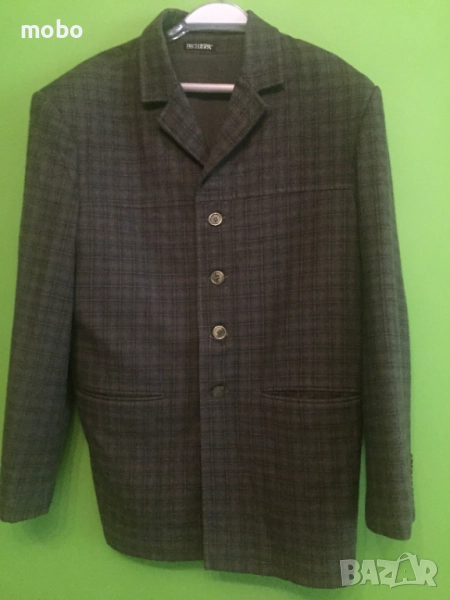 Мъжко българско зимно сако, размер 54, марка Венера, цвят – тъмно зелено и черно каре, закопчаване- , снимка 1