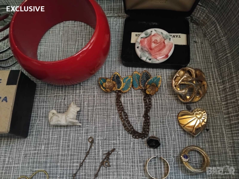 Брошки от Англия по 10 лв /броя 1969г., снимка 1