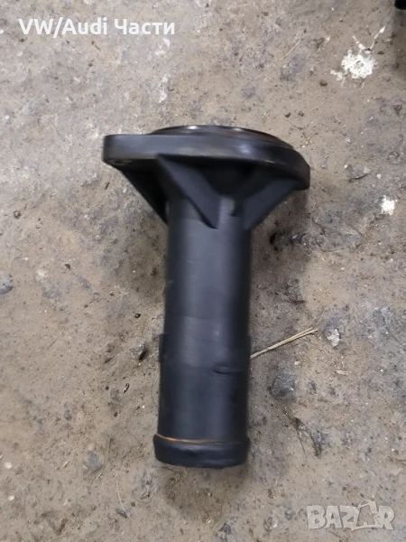 Фланец термостат за Голф 4 Ауди А3 Сеат Шкода VW Golf 4 Audi A3 Seat Skoda Bora 038121121, снимка 1