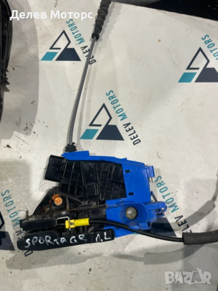 Брава за предна лява врата 81310-F1210 от Kia Sportage 2.0 CRDI, engine D4HA, gearbox JMJQA4, 185 ph, снимка 1