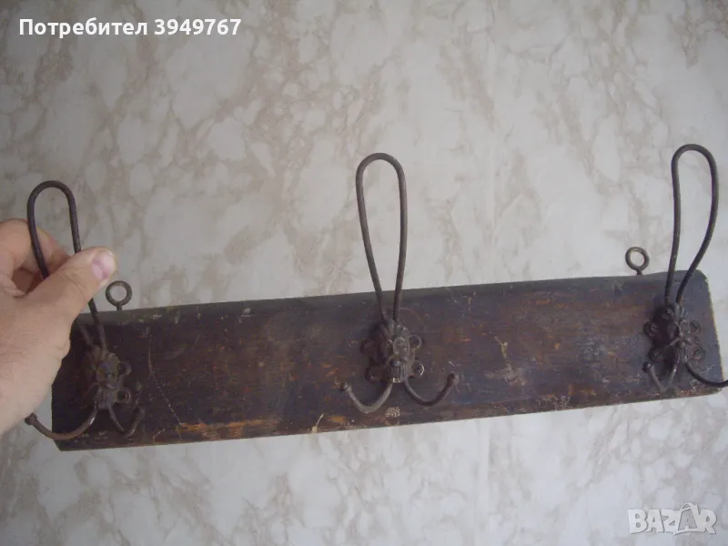 Много стара дървена закачалка., снимка 1