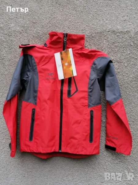 Продавам чисто ново дамско оранжево водоустойчиво и ветроустойчиво яке Arc'teryx с лепени шевов, снимка 1