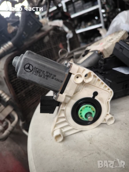 Стъклоповдигач Mercedes S-Class W221 Заден Ляв A2218202942 A2217300146, снимка 1