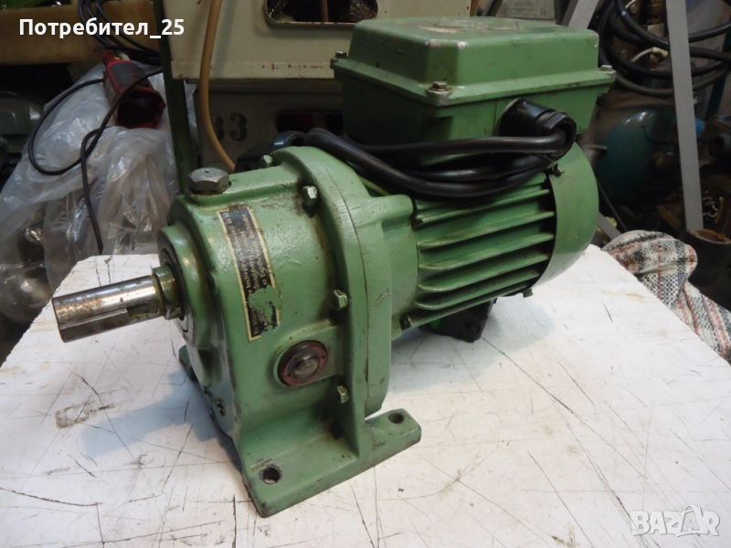 Мотор - редуктор със спирачка, снимка 1