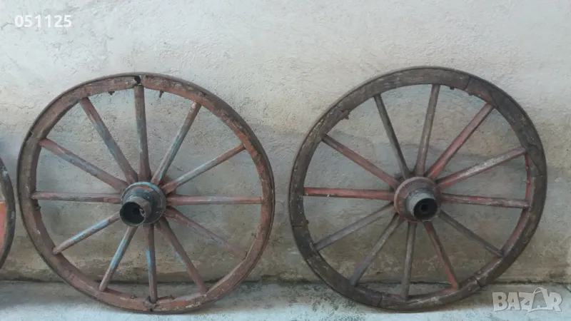 лот от две масивни колела от каруца, файтон , снимка 1
