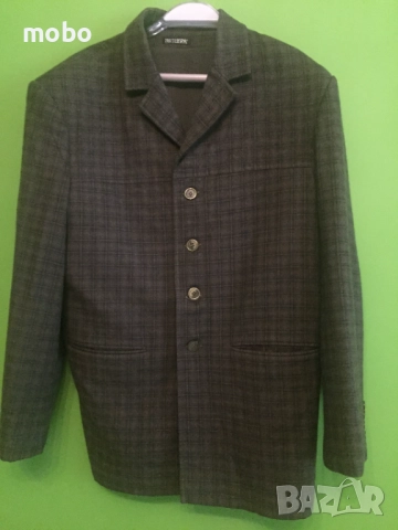 Мъжко българско зимно сако, размер 54, марка Венера, цвят – тъмно зелено и черно каре, закопчаване- 