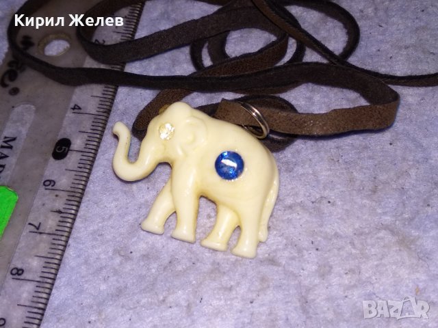 АРТ МЕДАЛЬОН СЛОНЧЕ от НАТУРАЛЕН КАМЪК МЛЕЧЕН БЯЛ ОПАЛ с БЯЛ и СИН ЦИРКОН с ШНУРЧЕ от ВЕЛУР 21417, снимка 12 - Колиета, медальони, синджири - 41483578