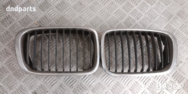 Решетки преден капак BMW E46 3-Series 2001г.	