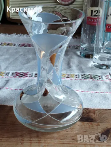 луксозна кристална ваза със златни елементи