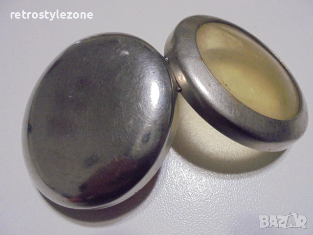 № 8516 Стара метална кутийка за джобен часовник , снимка 3 - Други ценни предмети - 53624167