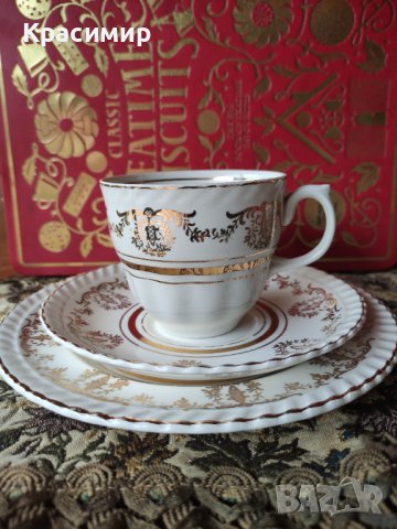 Винтидж троен сет от лек и фин порцелан с кракле и износване от употреба.