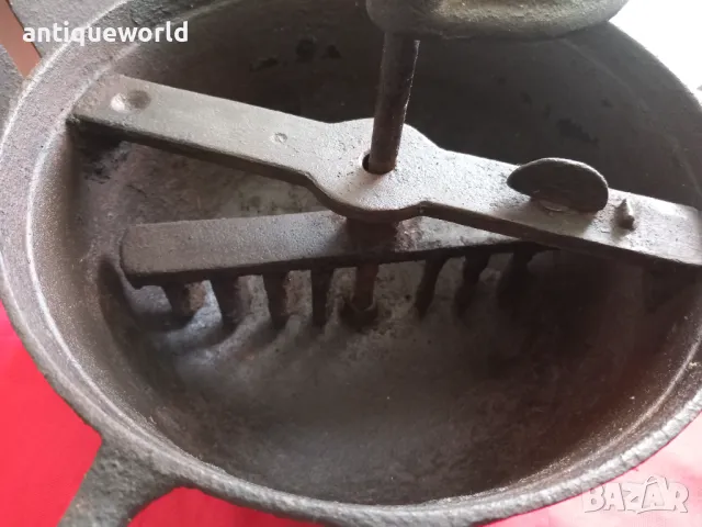 19 Век Стар Чугунен Съд за Печене На КАФЕ 19Век, снимка 5 - Антикварни и старинни предмети - 50121762