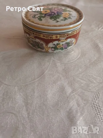 Бижутерска кутия , снимка 2 - Антикварни и старинни предмети - 56171188