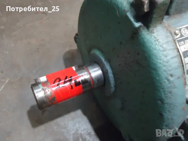 Трифазен ел. мотор 0,75KW - 940 об/мин., снимка 3 - Електродвигатели - 55840329