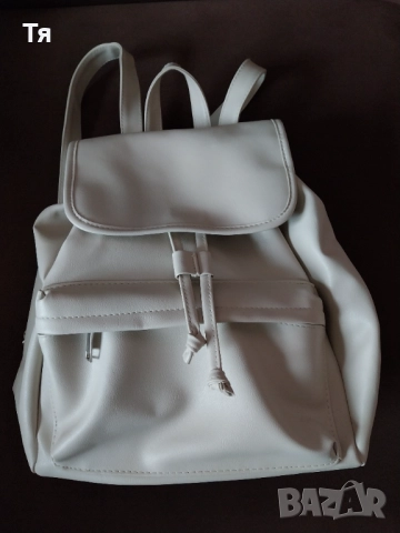 Дамска раница в беж цвят