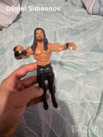 Продавам кеч фигура на Роуман Рейнс