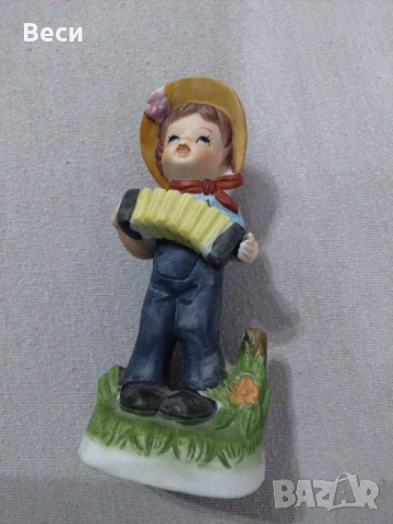 Момченце с акордеон, винтидж керамична фигурка, снимка 2 - Антикварни и старинни предмети - 51459232