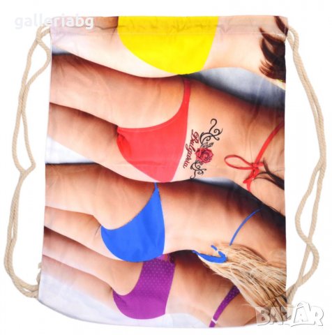 Мешка с жени в гръб по бански