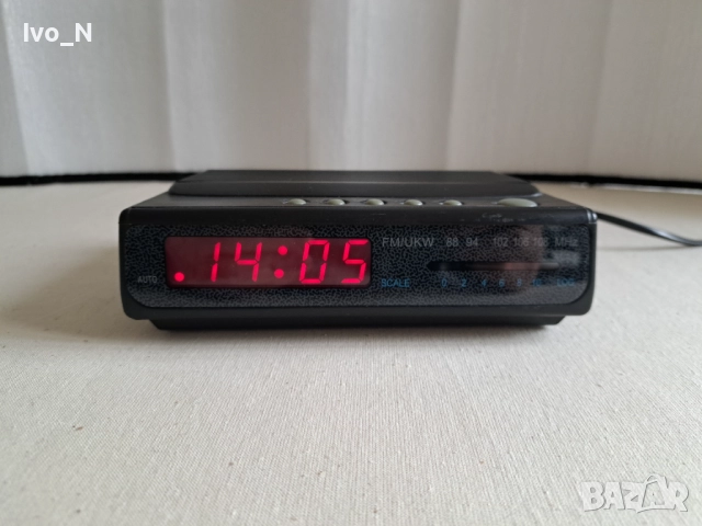 Немски дигитален часовник с радио.