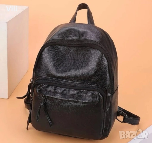 Дамски раници в черно 