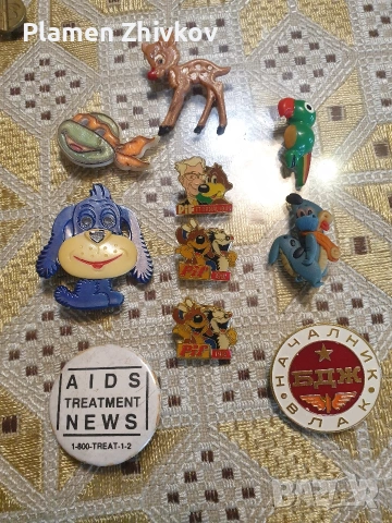 много стари значки с различна тематика 