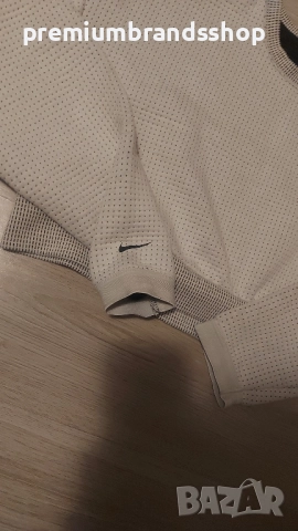 Nike суичър къс M размер , снимка 2 - Спортни екипи - 52156742