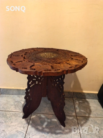 Прекрасна Дървена Масичка-Дърворезба