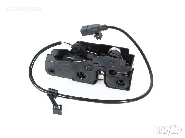 Машинка за заключване на преден капак за Audi A4 B8 – 8K0823509D