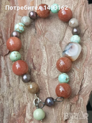 Гривна с естествени камъни и сребро 