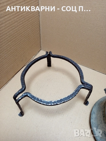 Комплект Соц Стари Ръчно Ковани Медно Малко Менче Със Саджек Пиростия За Огнище 2.5лт Номер 2., снимка 4 - Антикварни и старинни предмети - 52092256