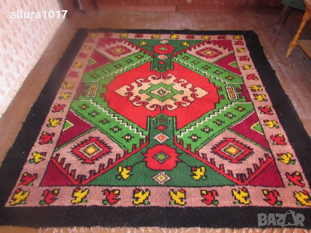 Ръчно тъкан китеник Царската корона