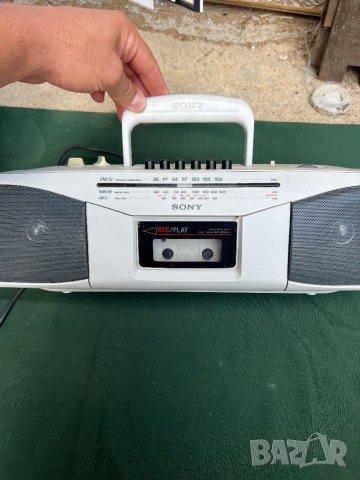 Продавам радио касетофон sony