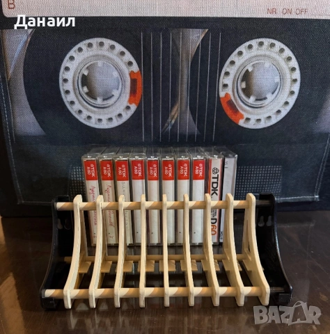 Ретро стойка с 10 бр касети TDK, снимка 2 - Аудио касети - 53298376