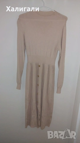 Рокля с присирана долна част от фино плетиво