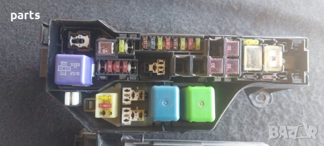 Бушонна Кутия и Релета Лексус ИС200 - Lexus IS200 N, снимка 2 - Части - 41868018