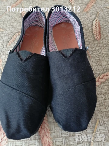 Еспадрили томс номер 42.