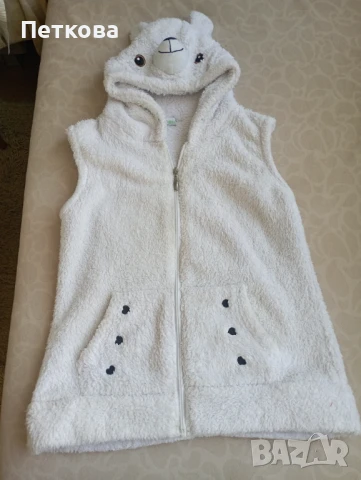 Мек пухен елек с качулка мече