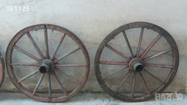 лот от две масивни колела от каруца, файтон 