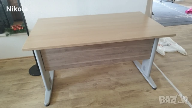 Бюро с метални крака - офис маса 140/80/73,5см, снимка 5 - Бюра - 51054723