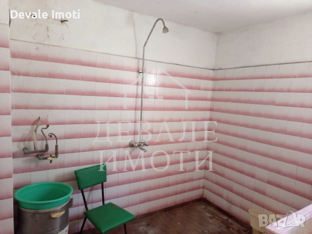 Продава се масивна двуетажна къща в центъра, снимка 10 - Къщи - 51532688