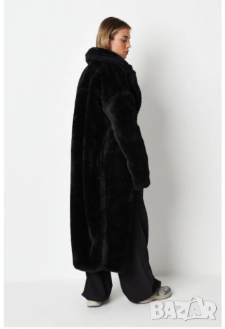 Missguided мъхесто палто, снимка 3 - Палта, манта - 52136937