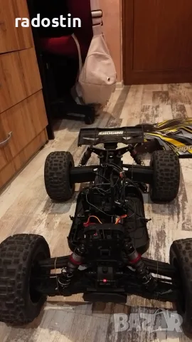 RC Колилчка 1:8 , снимка 4 - Електрически играчки - 55781814